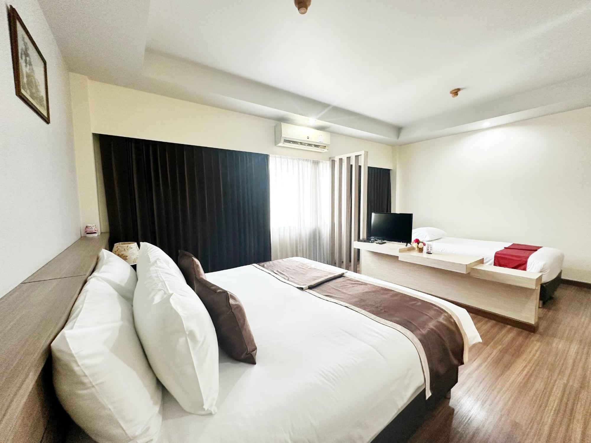 Akelada Hotel Nang Rong Extérieur photo