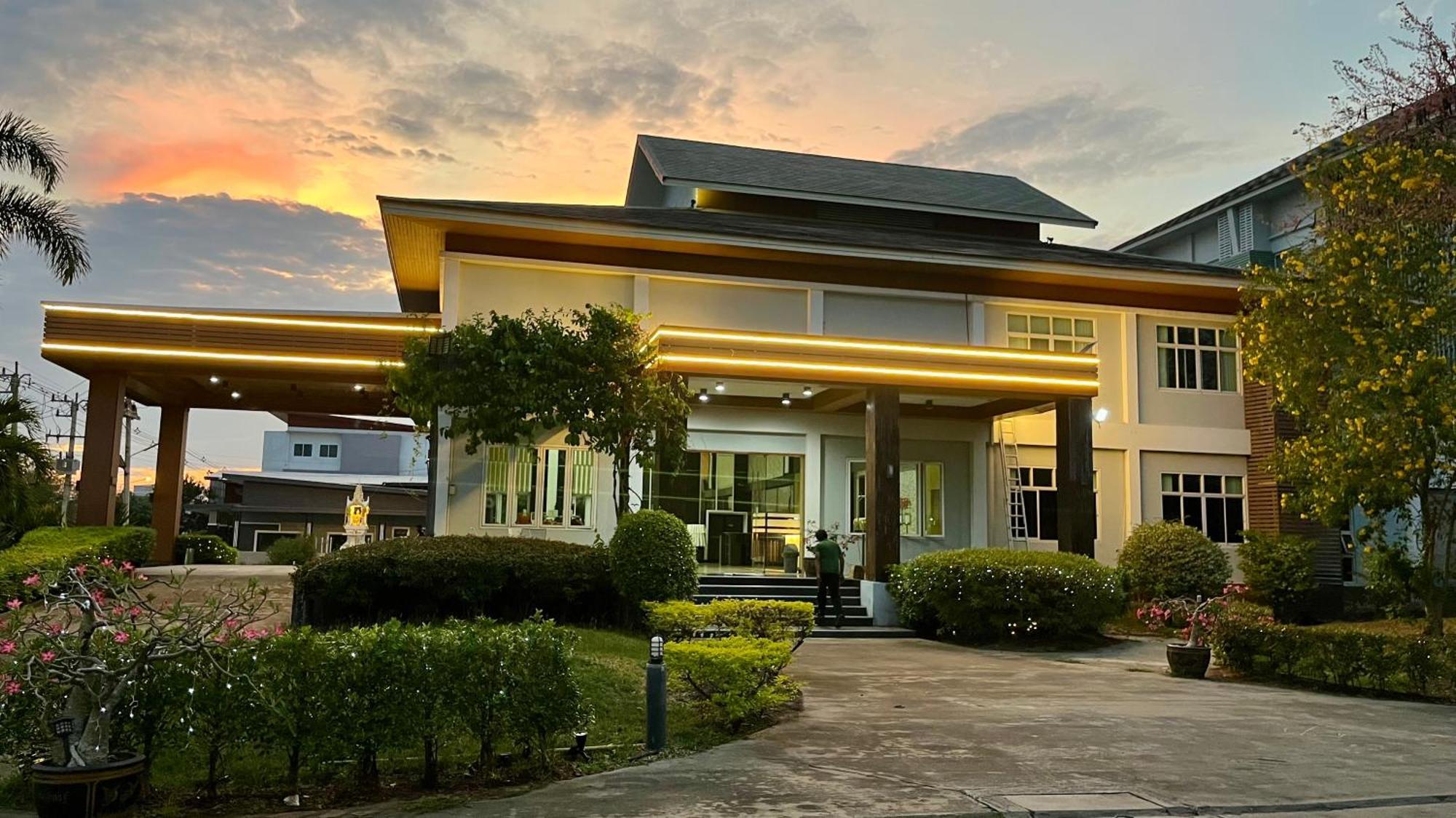 Akelada Hotel Nang Rong Extérieur photo
